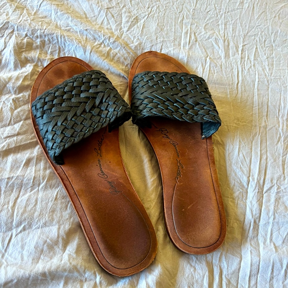 Roxy sandals